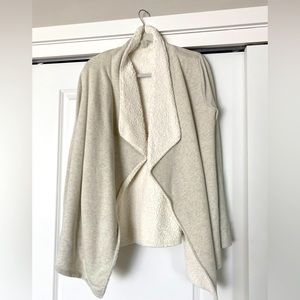 Medium woman’s gap sweater tan
